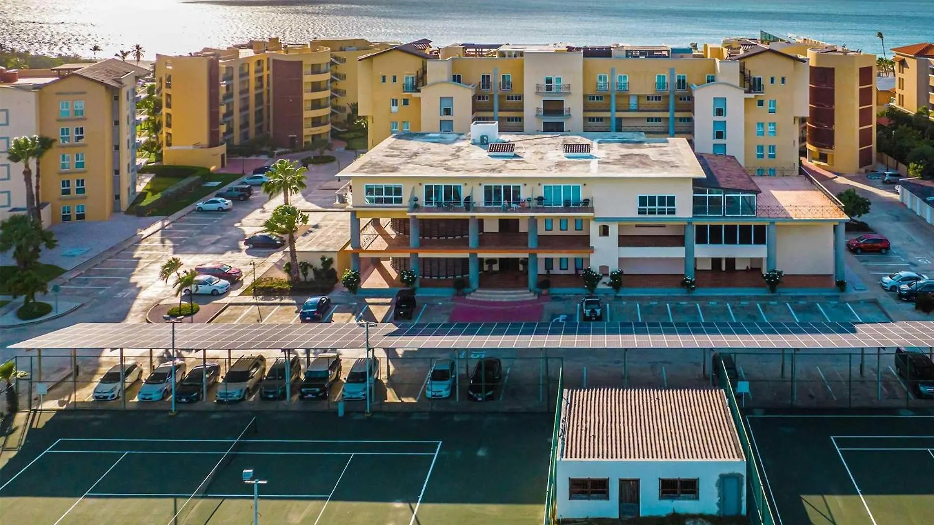 بيت للعطل Beachfront - Summer View 2Br Condo - A244 شاطئ بالم