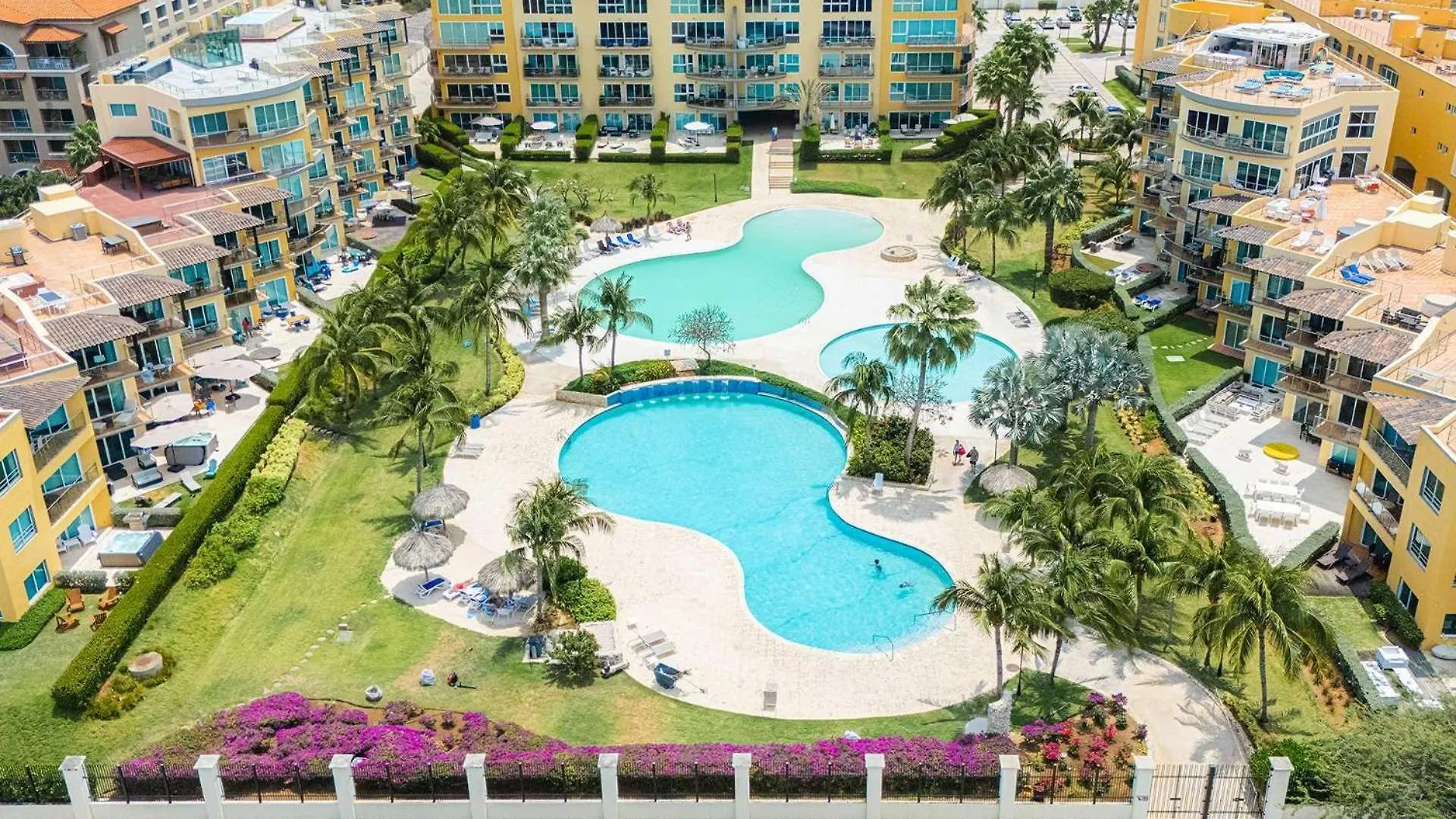 Beachfront - Summer View 2Br Condo - A244 شاطئ بالم